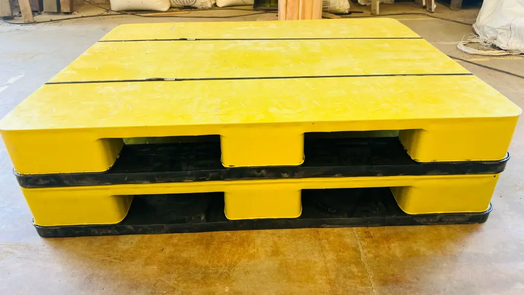 05_greenpallet_liso_3_patines_rack_amarillo.webp