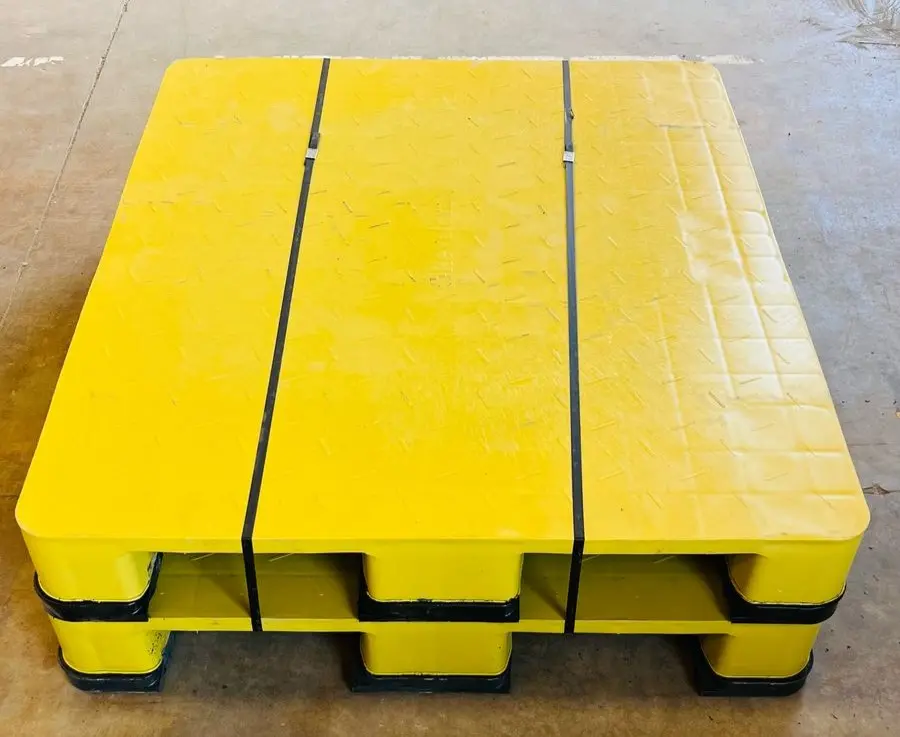 06_greenpallet_liso_3_patines_rack_amarillo.webp