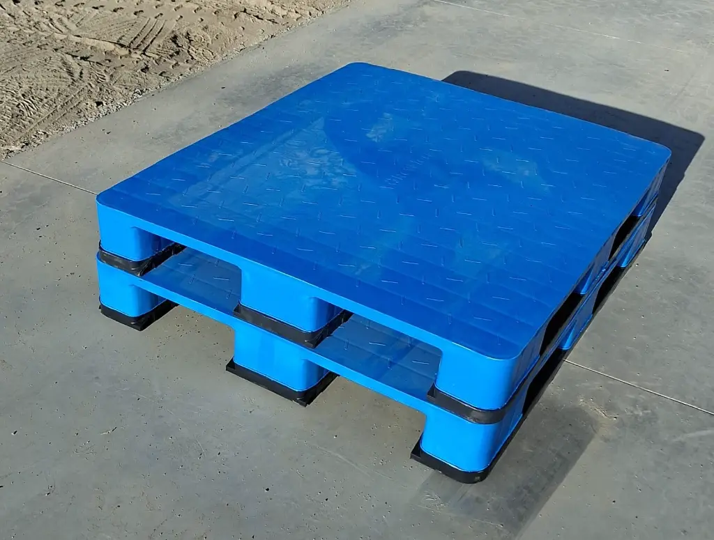 03_greenpallet_liso_3_patines_rack_azul.webp